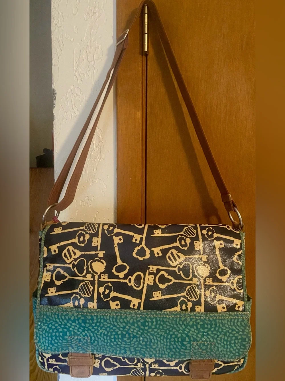 Fossil Vintage Key-Per Coated Canvas Messenger Bag Gold Skeletal Key Print